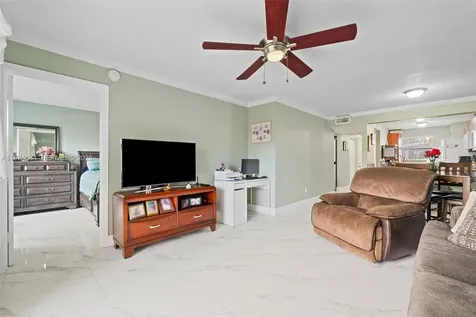 821 NE 207th Lane Miami FL 33179