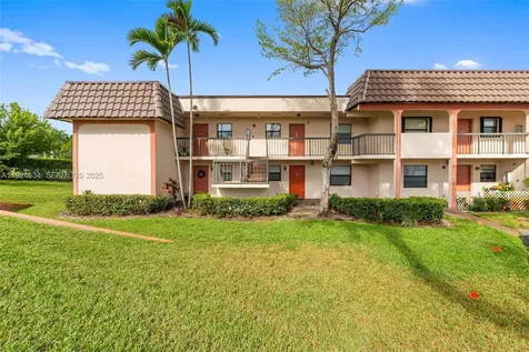 821 NE 207th Lane Miami FL 33179