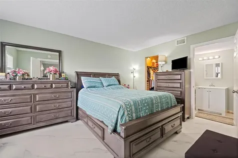 821 NE 207th Lane Miami FL 33179