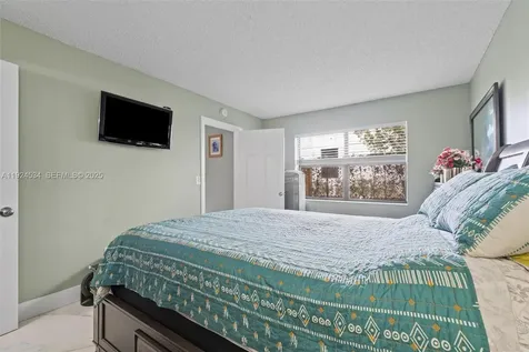 821 NE 207th Lane Miami FL 33179