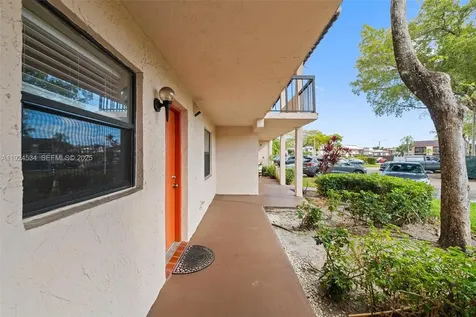 821 NE 207th Lane Miami FL 33179