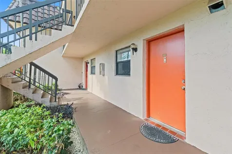 821 NE 207th Lane Miami FL 33179