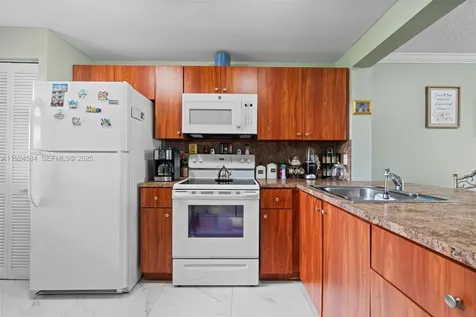 821 NE 207th Lane Miami FL 33179