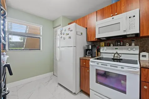 821 NE 207th Lane Miami FL 33179