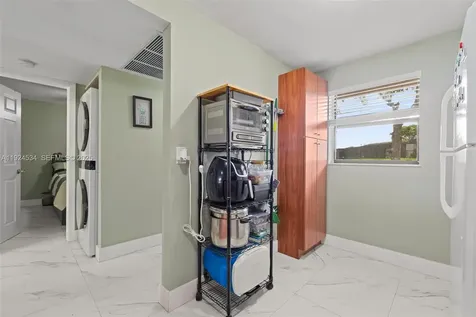 821 NE 207th Lane Miami FL 33179