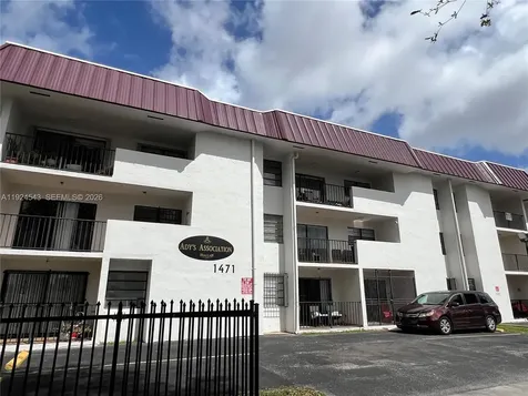 1471 W 43rd Place Hialeah FL 33012