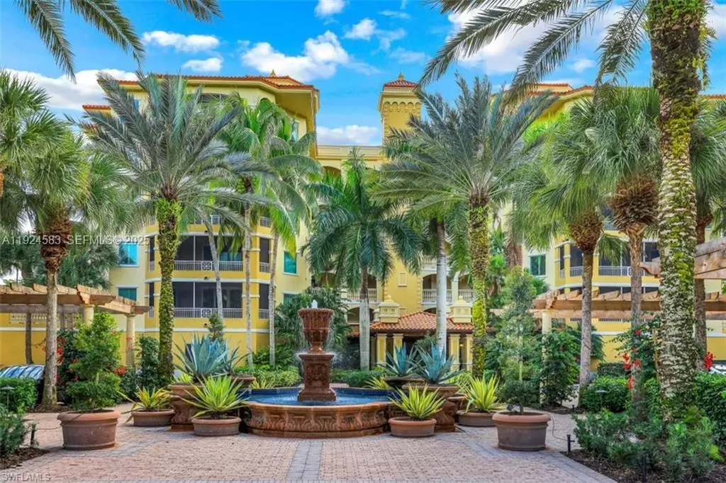 2738 Tiburon Naples FL 34109