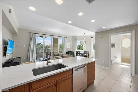 2738 Tiburon Naples FL 34109