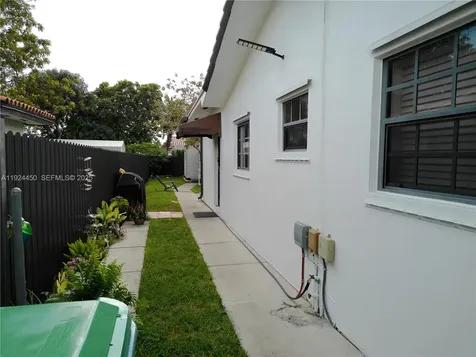 10812 SW 33rd Street Miami FL 33165