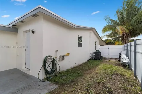 724 SW 4th Court Hallandale Beach FL 33009