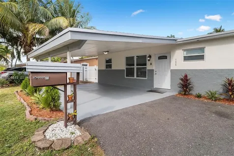 724 SW 4th Court Hallandale Beach FL 33009