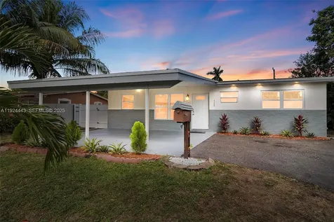724 SW 4th Court Hallandale Beach FL 33009