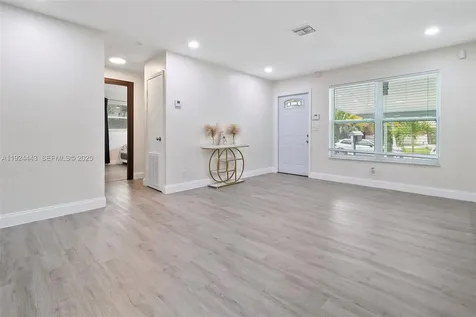 724 SW 4th Court Hallandale Beach FL 33009