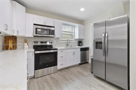 724 SW 4th Court Hallandale Beach FL 33009