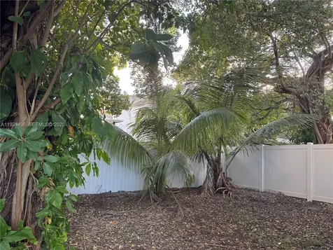 2730 NW 44th Street Miami FL 33142