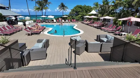 5225 Collins Avenue Miami Beach FL 33140