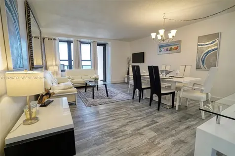 5225 Collins Avenue Miami Beach FL 33140