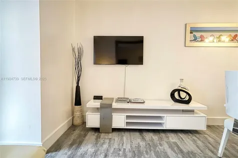 5225 Collins Avenue Miami Beach FL 33140