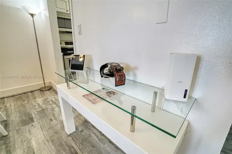5225 Collins Avenue Miami Beach FL 33140