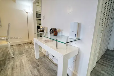 5225 Collins Avenue Miami Beach FL 33140