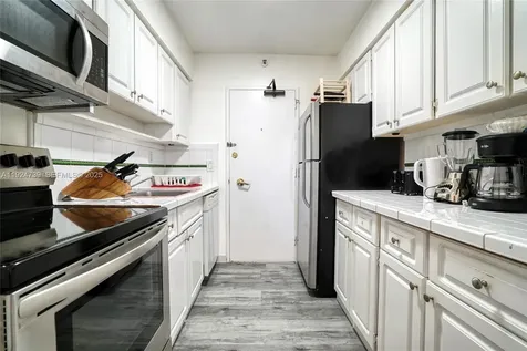 5225 Collins Avenue Miami Beach FL 33140