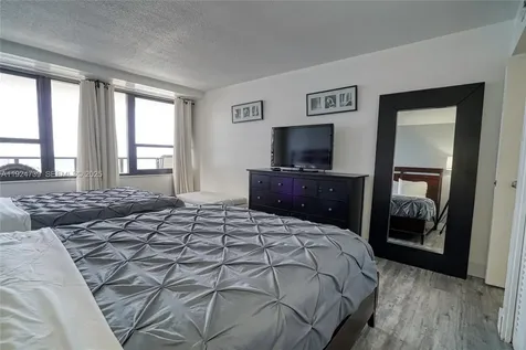 5225 Collins Avenue Miami Beach FL 33140