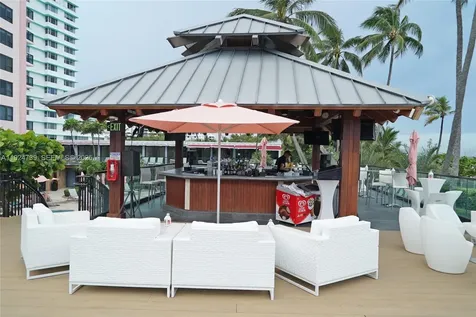 5225 Collins Avenue Miami Beach FL 33140
