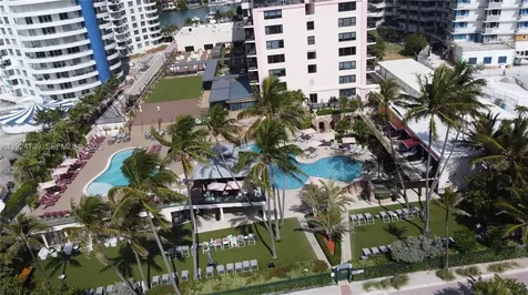 5225 Collins Avenue Miami Beach FL 33140