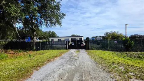 225 N Estribo Street Clewiston FL 33440