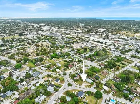 17611 SW 102 Avenue Perrine FL 33157