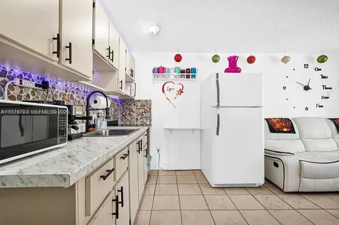 911 E 9th Place Hialeah FL 33010