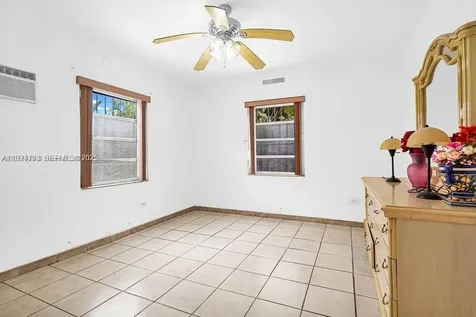 911 E 9th Place Hialeah FL 33010