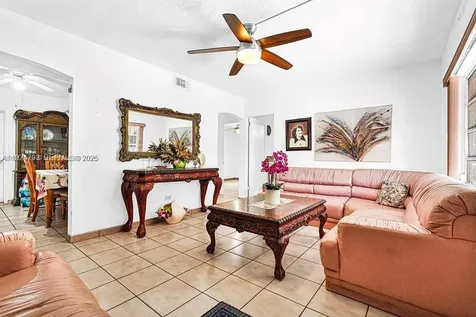 911 E 9th Place Hialeah FL 33010