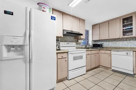 911 E 9th Place Hialeah FL 33010