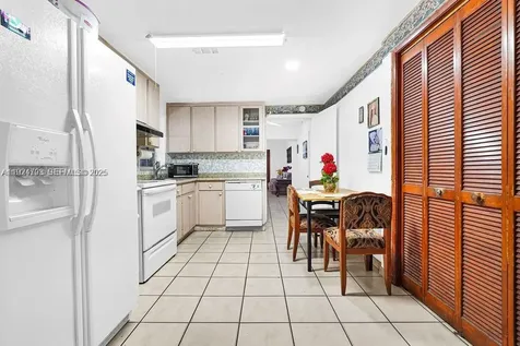 911 E 9th Place Hialeah FL 33010