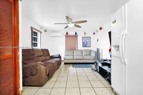 911 E 9th Place Hialeah FL 33010