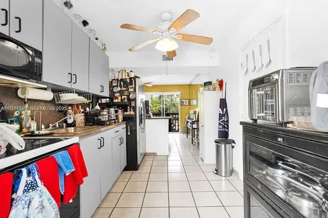 911 E 9th Place Hialeah FL 33010