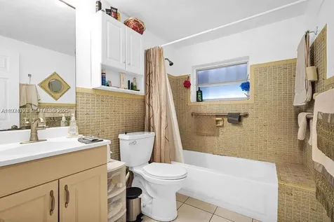 911 E 9th Place Hialeah FL 33010