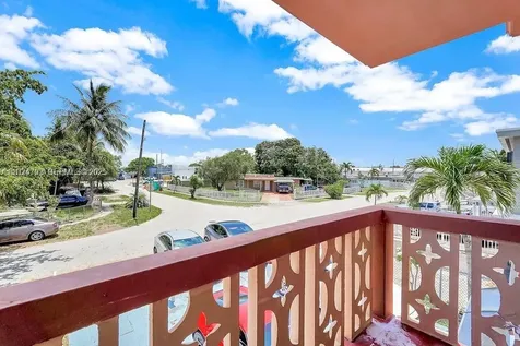 911 E 9th Place Hialeah FL 33010