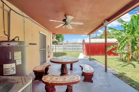 911 E 9th Place Hialeah FL 33010
