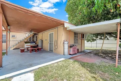 911 E 9th Place Hialeah FL 33010