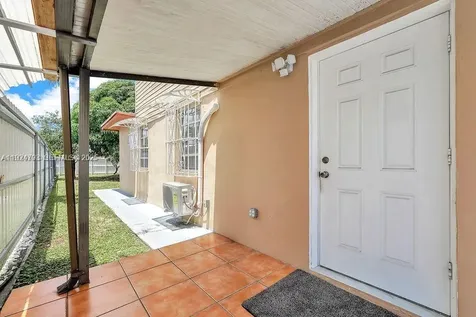 911 E 9th Place Hialeah FL 33010