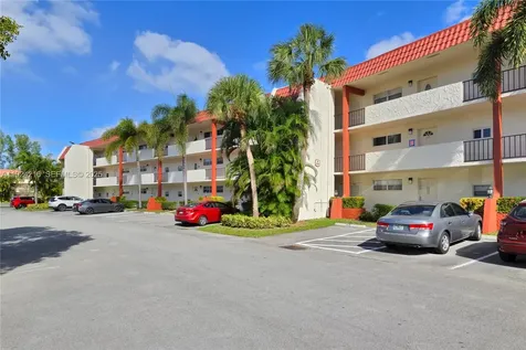 9500 N Hollybrook Lake Drive Pembroke Pines FL 33025