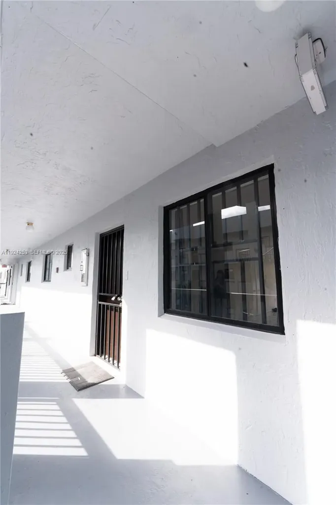 5300 W 21st Court Hialeah FL 33016