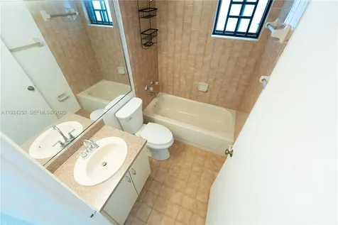 5300 W 21st Court Hialeah FL 33016