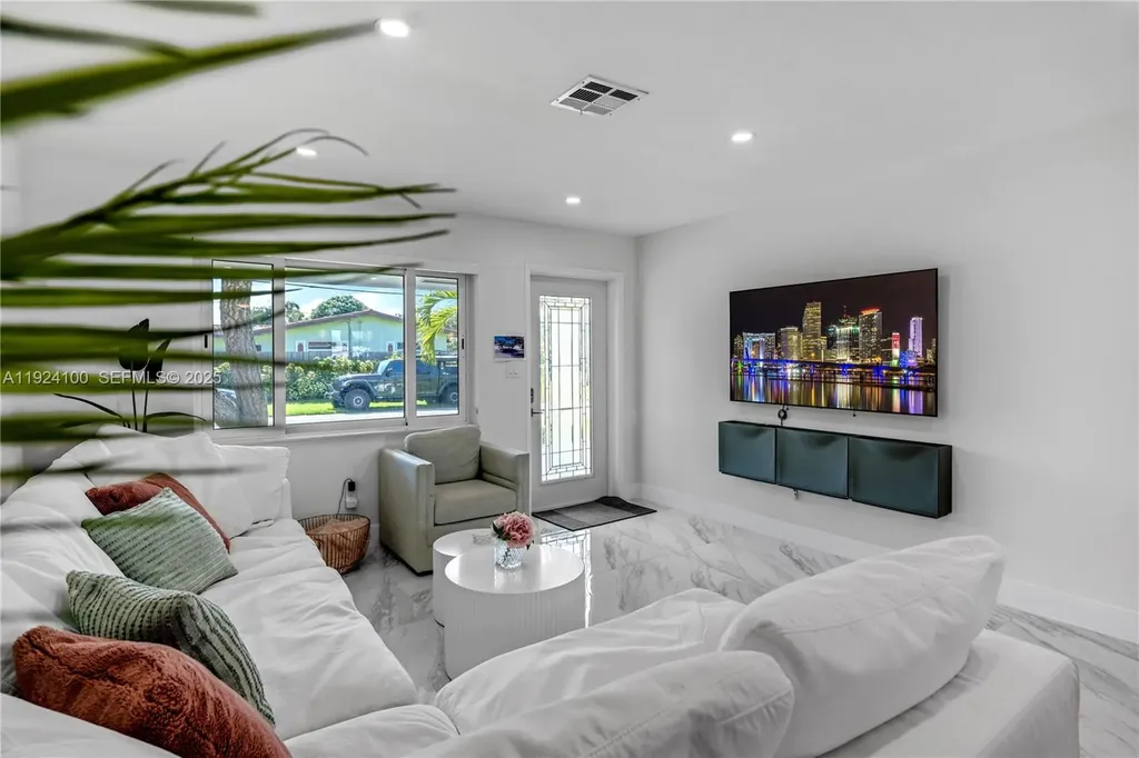 1730 NE 9th Avenue Fort Lauderdale FL 33305