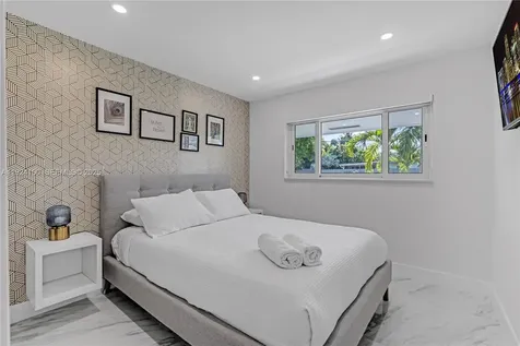 1730 NE 9th Avenue Fort Lauderdale FL 33305