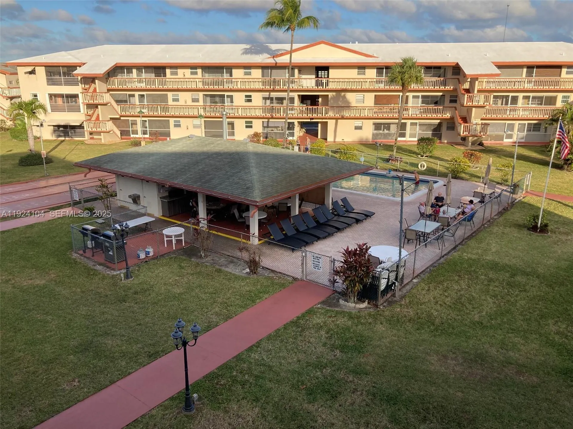 5300 Washington Street Hollywood FL 33021