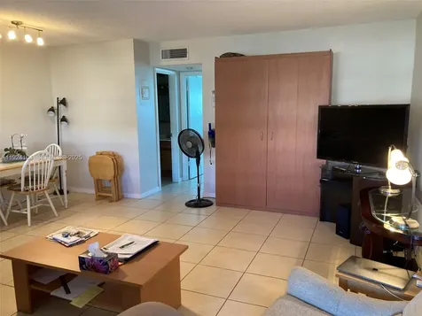 5300 Washington Street Hollywood FL 33021