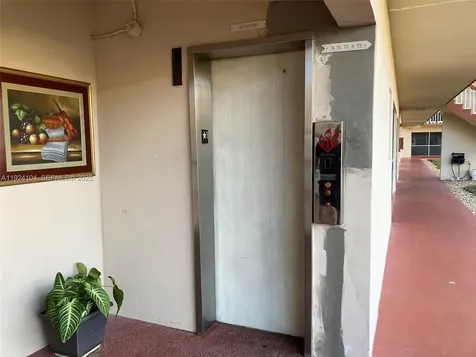 5300 Washington Street Hollywood FL 33021